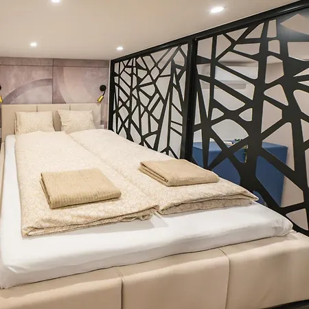 Kiraly K31 بودابست