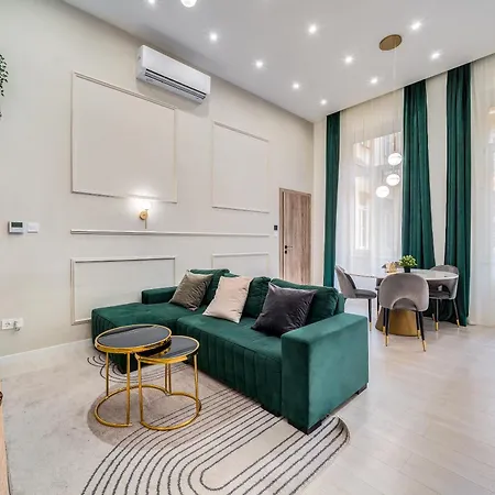 Kiraly K31 بودابست